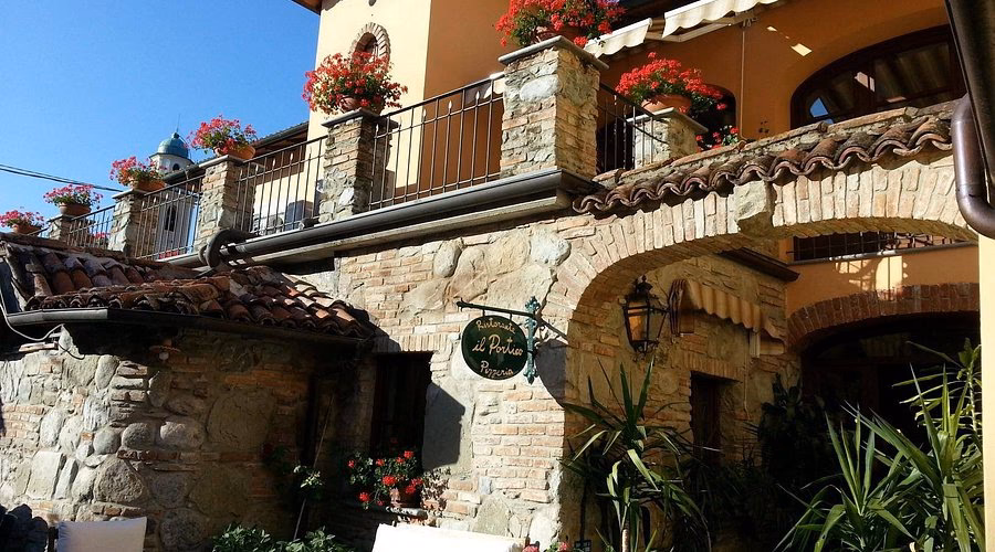 Qual è il giorno di chiusura della Pizzeria Il Portico a Carrosio?