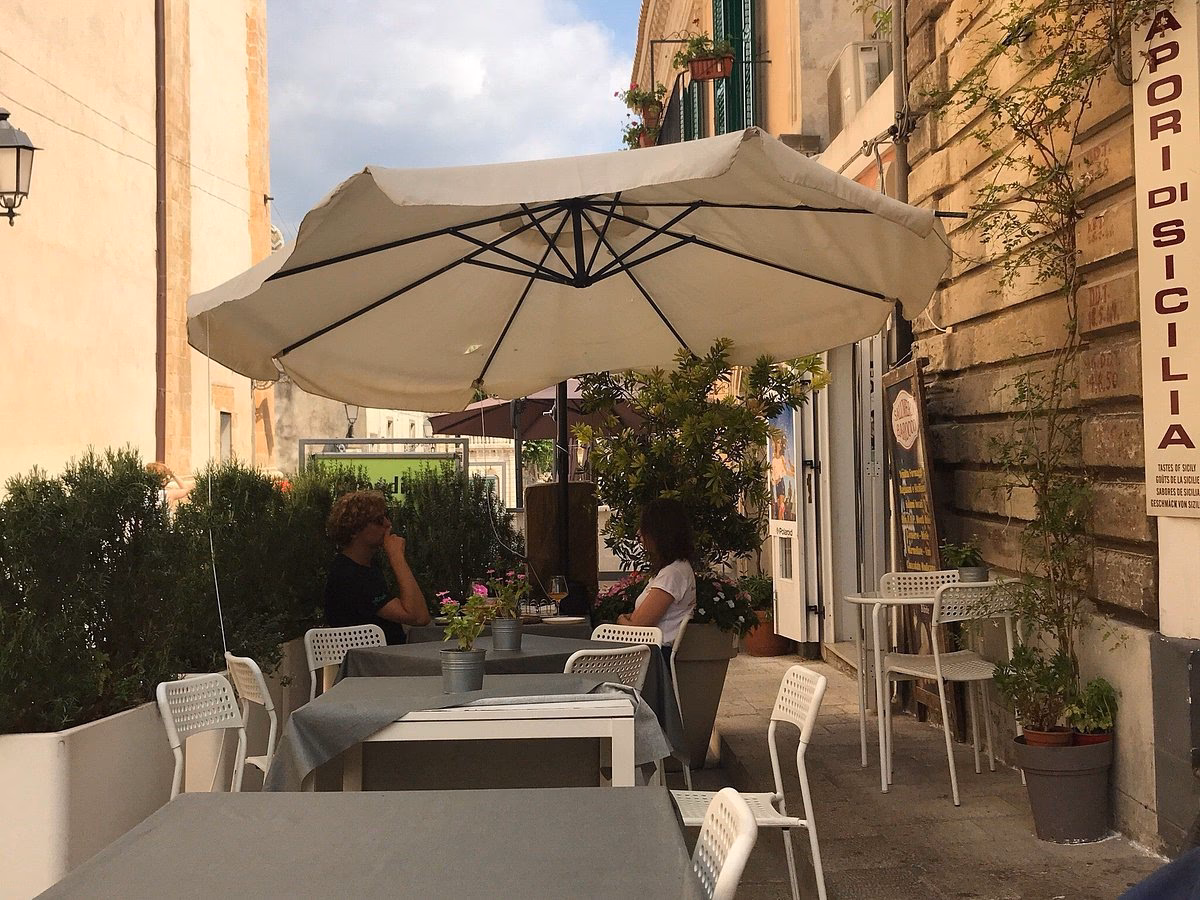 Chi si è sposato al castello di Donnafugata?