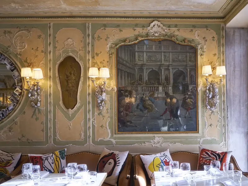 Qual è la storia del Caffè Quadri a Venezia?