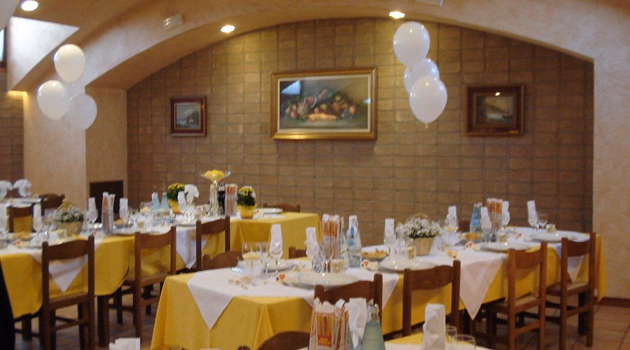 Chi è il proprietario dell'Osteria ai Pioppi?