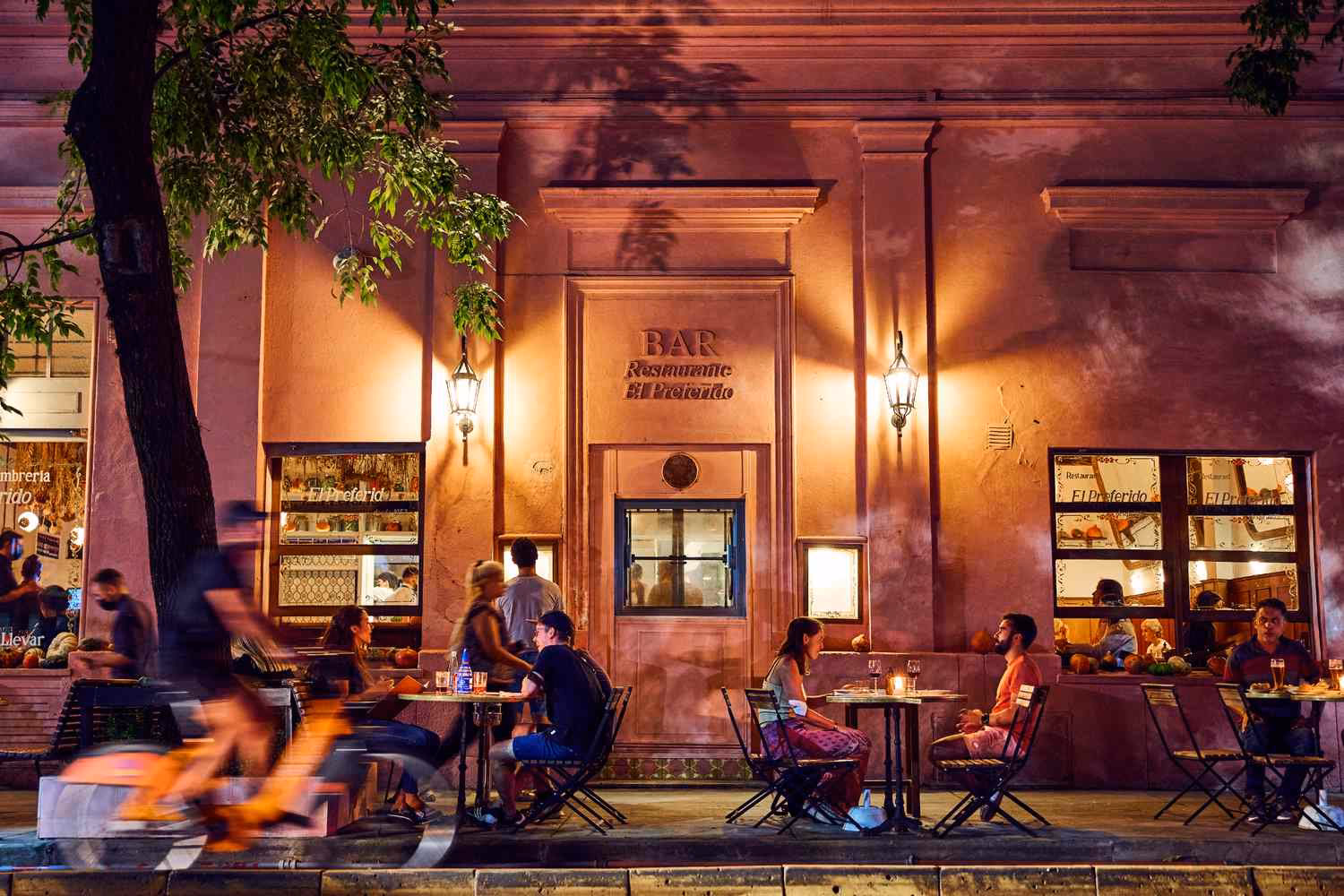 Quanto costa mangiare in un ristorante a Buenos Aires?