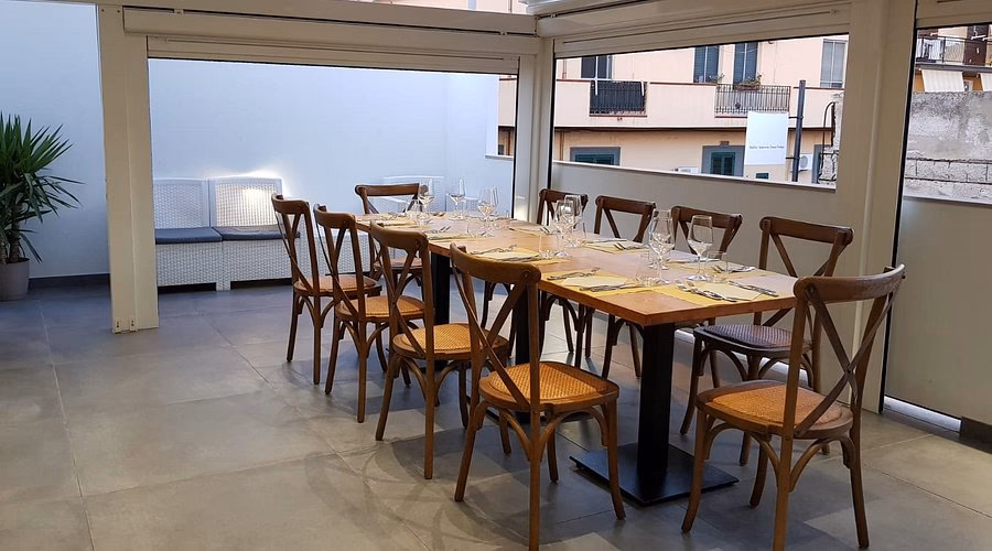 Come si serve al ristorante?