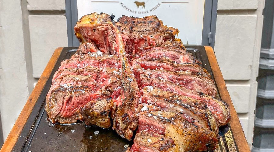 Chi è il proprietario della Trattoria dall'Oste?