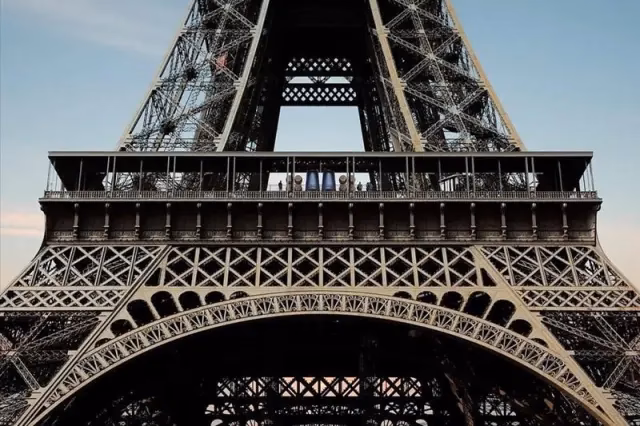 Quanto costa una cena nel ristorante della Torre Eiffel?