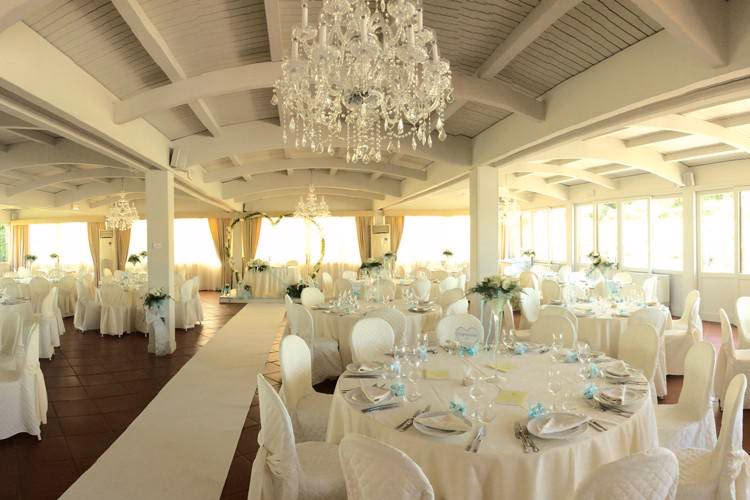 Dove si trova il locale Villa delle Rose?