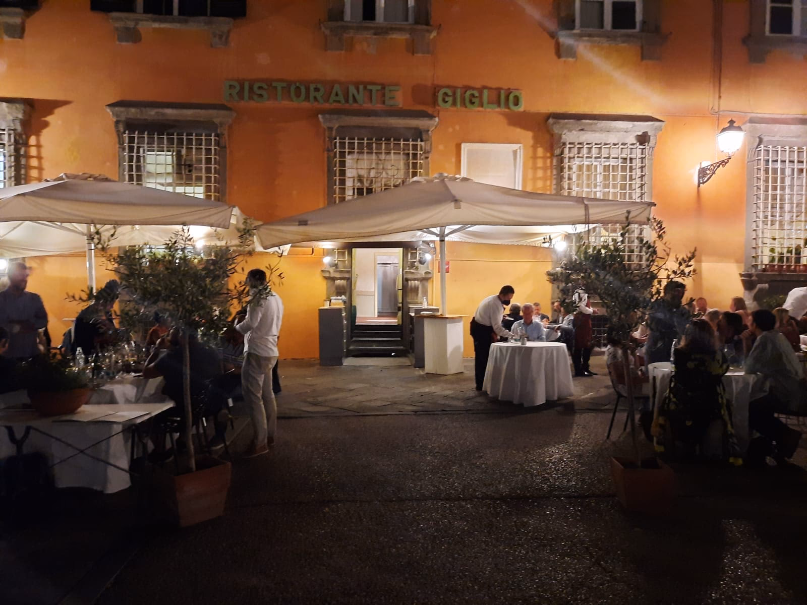 Quale ristorante di Lucca ha rinunciato alla stella Michelin?