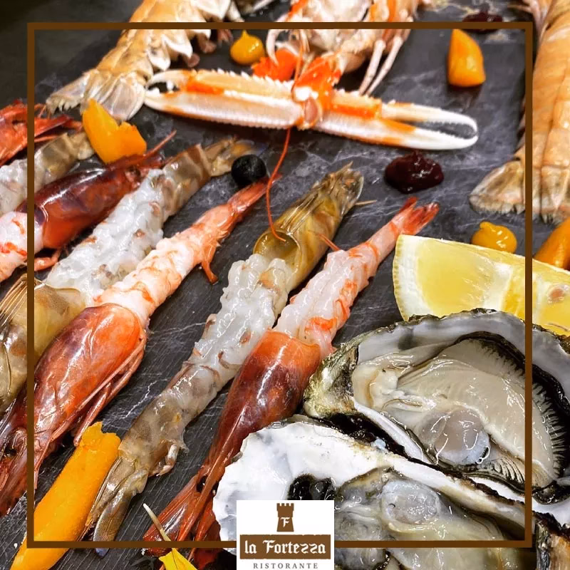 Come si chiama il piatto di pesce crudo?