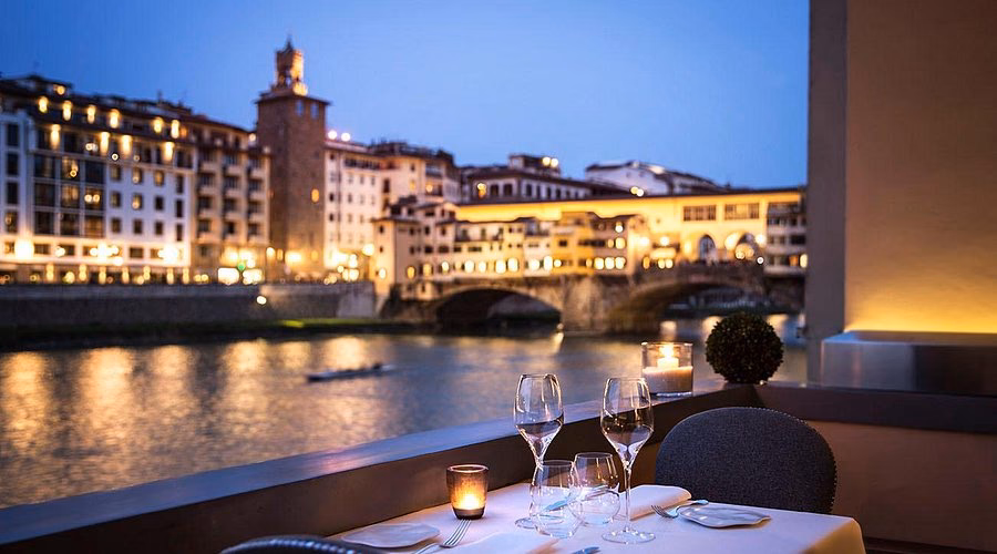 Dove si trova Ponte Vecchio a Firenze?
