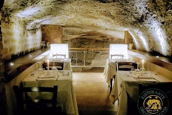 Chi entra prima nel ristorante?