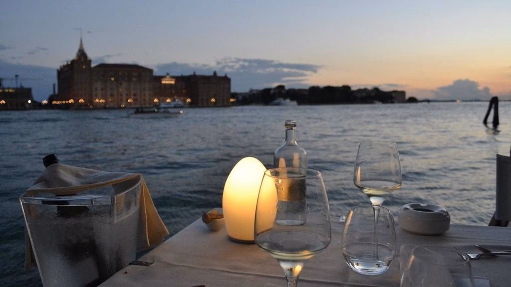 Where do celebrities eat in Venice Italy?