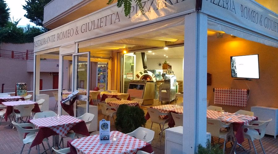 Dove si svolge la scena di Romeo e Giulietta?