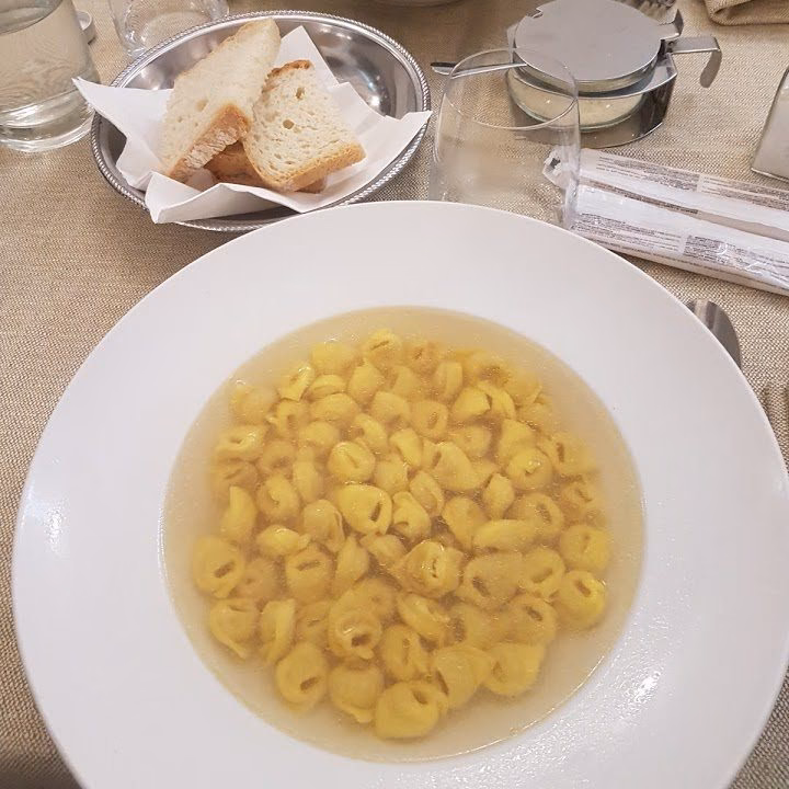 Dove mangiano i tortellini i bolognesi?
