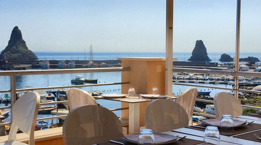 Quale ristorante di Acitrezza è stato chiuso?