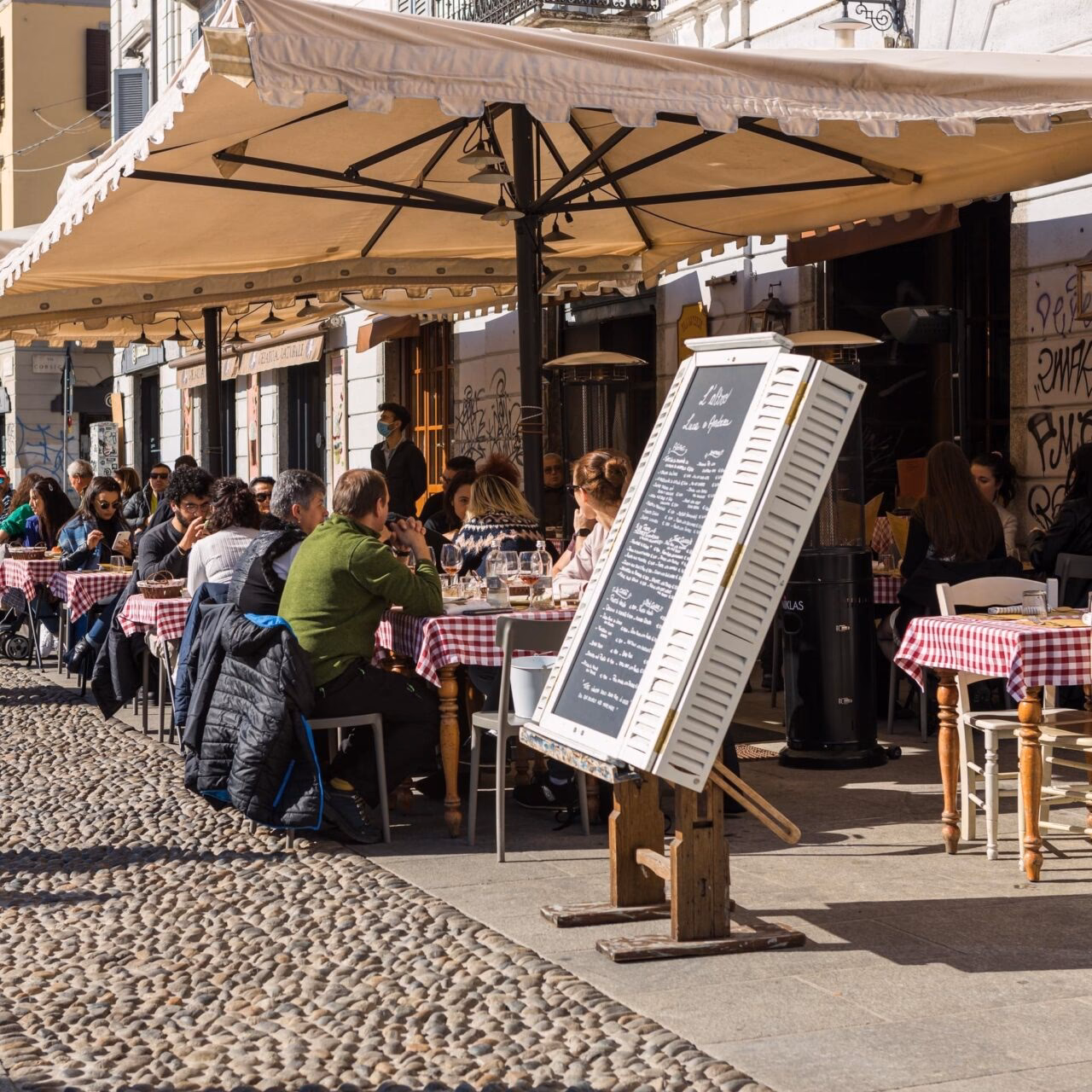 Dove posso trovare un locale carino a Navigli?