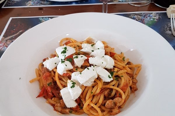 Chi abita a Castel Guelfo?