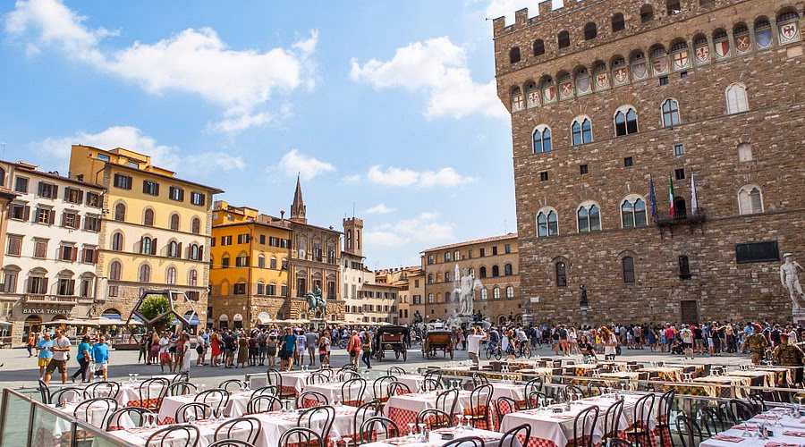 Cosa c'è in Piazza della Signoria a Firenze?