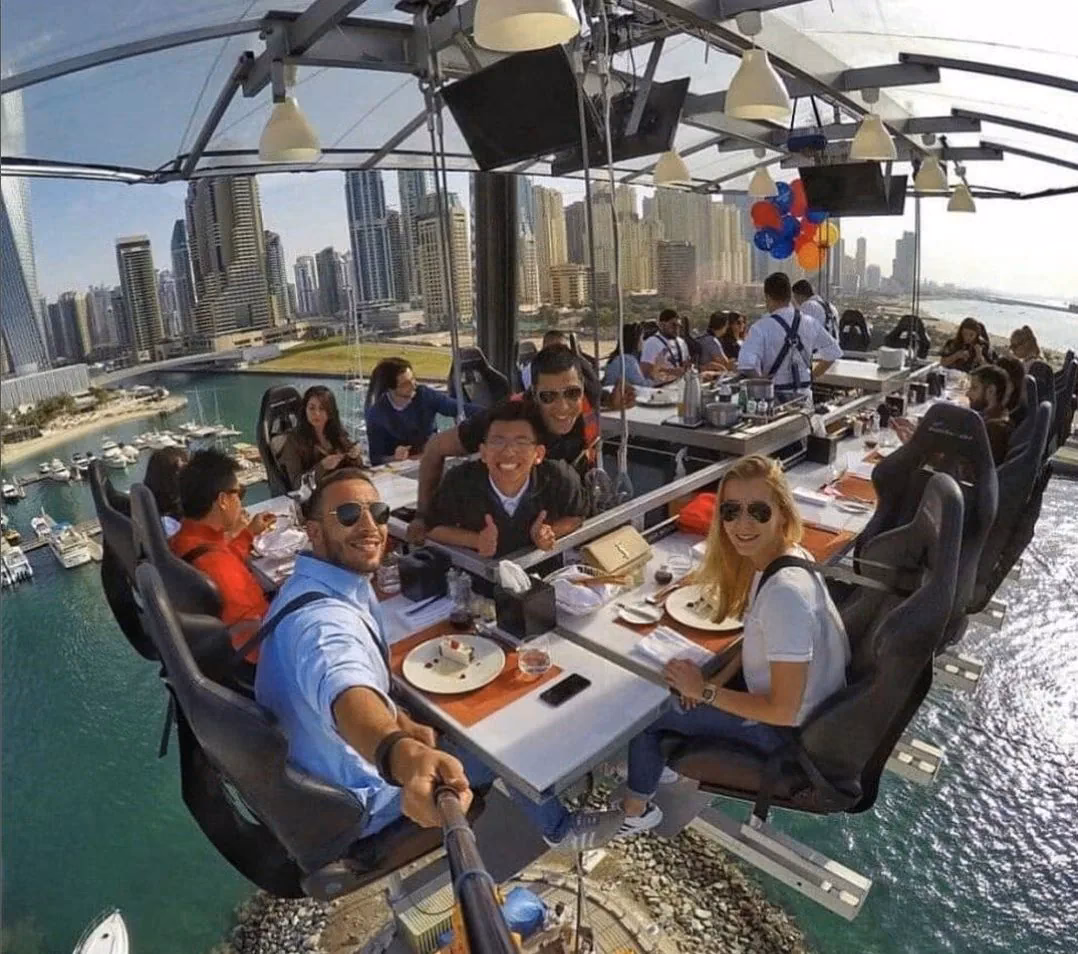 Dove si può mangiare sospesi nel vuoto?