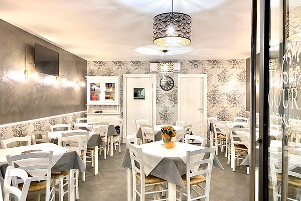 Come si chiama il ristorante di Mietta a Taranto?