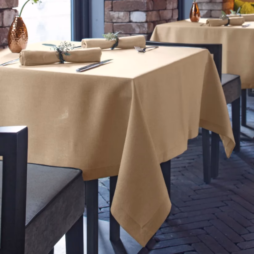 Come si apparecchia una tavola al ristorante?