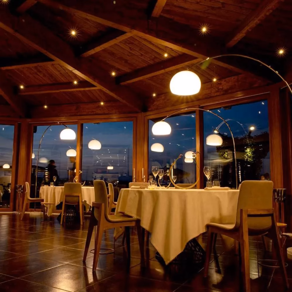 Dove fanno vedere spie al ristorante?